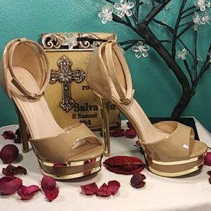 Gorgeous Tan/beige shoes.